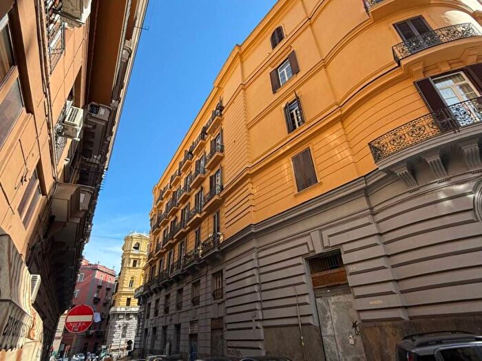 Appartamento monolocale in affitto in Via Seggio del Popolo, Tribunali, Napoli