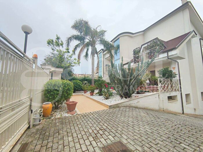 Casa con 6 locali in vendita in Via Gneo Nevio, Capua