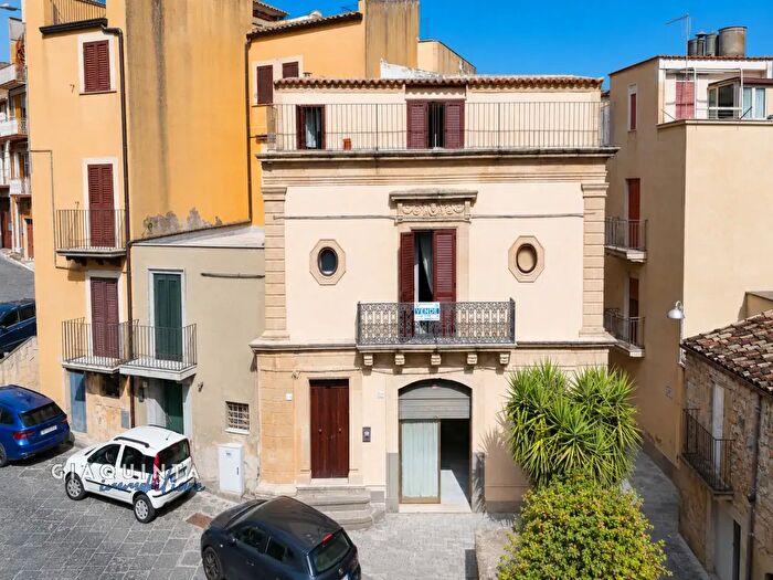 Casa trilocale in vendita in Via Umberto Primo N, Mineo