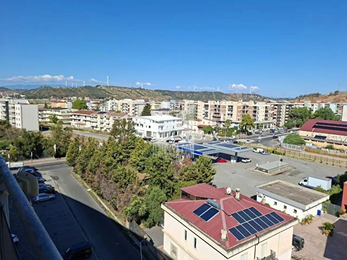 Appartamento trilocale in vendita in Via Unione Europea, Crotone
