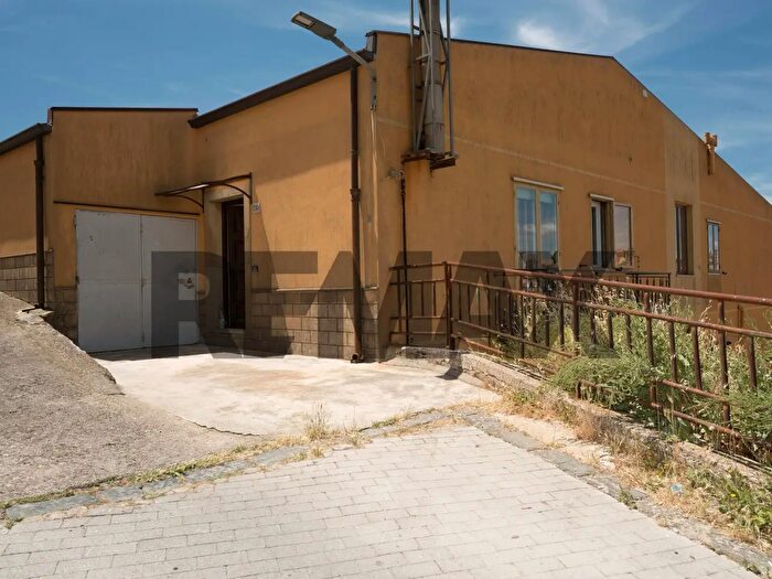 Appartamento con 5 locali in vendita in Via del Vallone, Enna