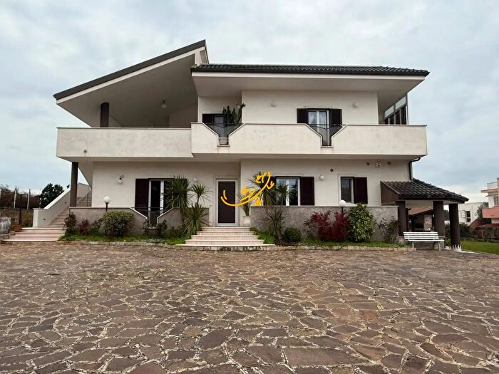 Casa con 18 locali in vendita in SC Pozzo Cuccù, Castellana Grotte