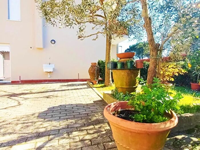 Casa con 8 locali in vendita in Santa Maria A Monte