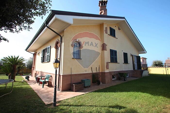 Casa con 7 locali in vendita in Via Colle Oppio, Anzio