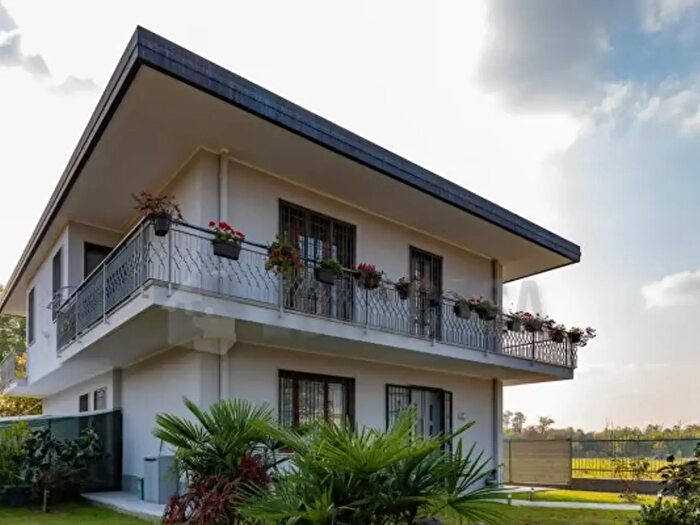 Casa quadrilocale in vendita in Via Adige, Gallarate