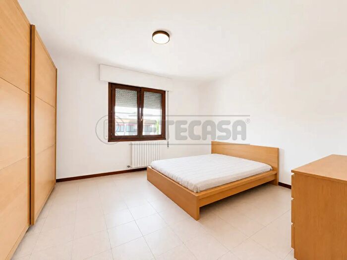 Appartamento con 6 locali in affitto in Via del Santo, Limena