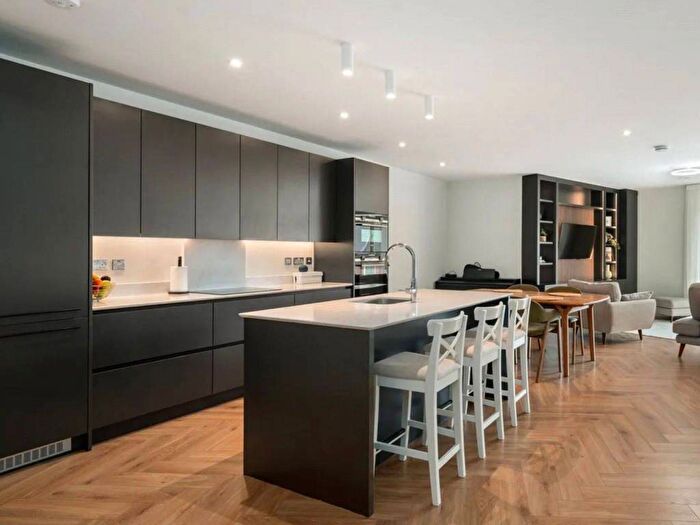 Appartamento trilocale in affitto in Via Filippo Turati, Turati, Milano