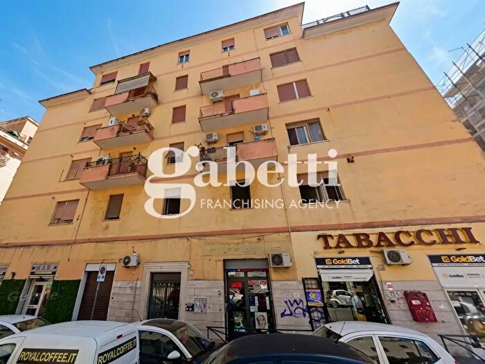 Appartamento trilocale in vendita in Via delle Robinie, Roma
