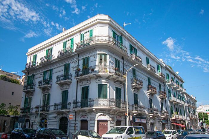 Appartamento con 5 locali in vendita in Via Santa Maria del Selciato, Messina