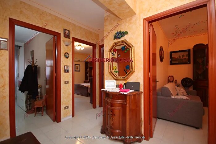 Appartamento trilocale in vendita in Campofelice Di Roccella