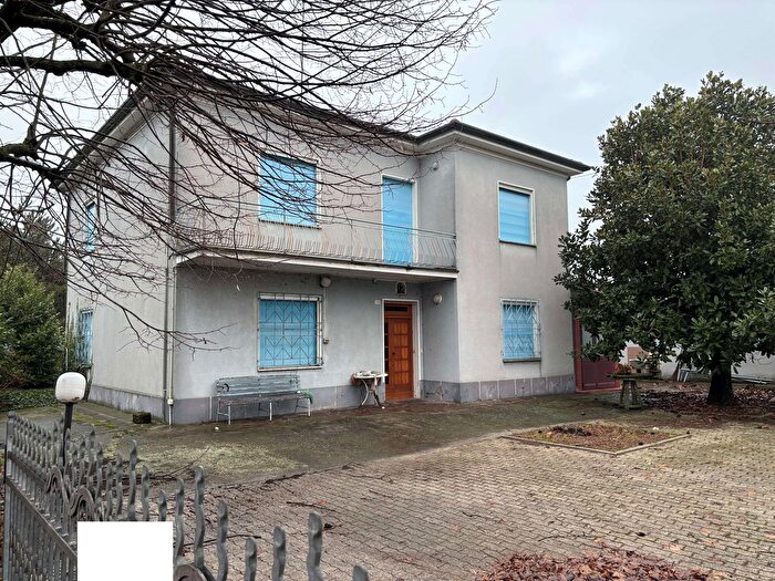 Casa con 9 locali in vendita in Bagnacavallo