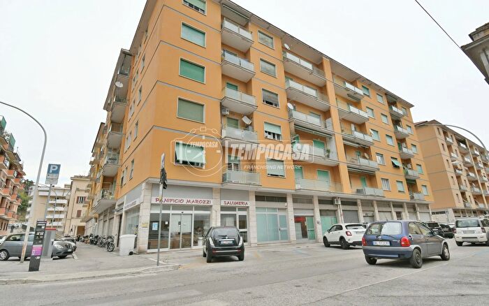 Appartamento quadrilocale in vendita in Via Monte Grappa, Ascoli Piceno