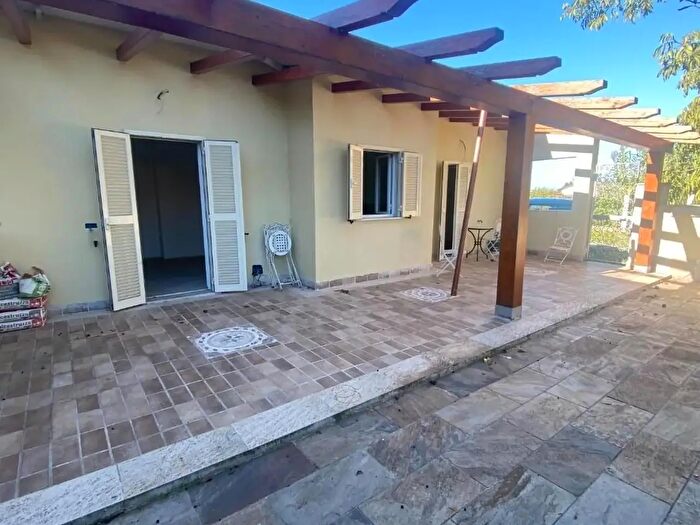Casa con 5 locali in vendita in Massa