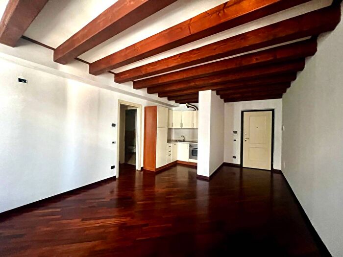 Appartamento bilocale in affitto in Via Giuseppe Mazzini, Centro, Mantova