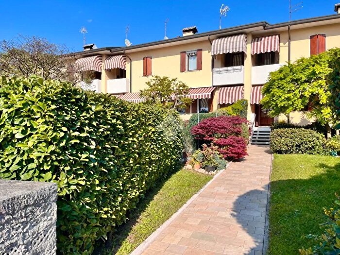 Casa con 8 locali in vendita in Via Toscanelli, Castelfranco Veneto