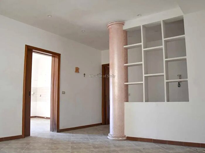 Appartamento quadrilocale in vendita in Via Giarratana, Modica
