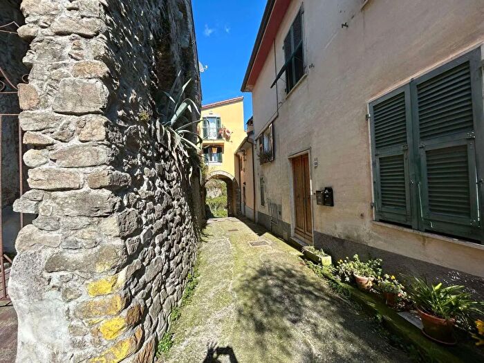 Appartamento quadrilocale in vendita in Vezzano Ligure