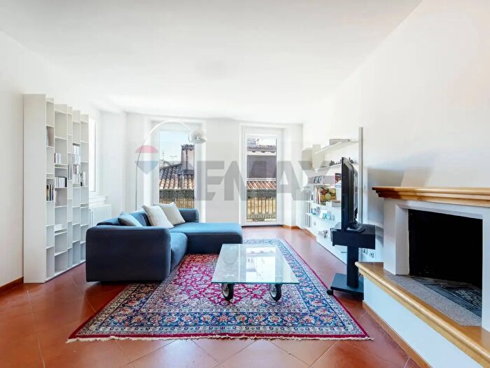 Appartamento trilocale in vendita in Piazza Ranzoni Intra, Verbania