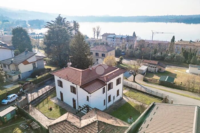 Casa con 10 locali in vendita in Viale delle Rimembranze, Galbiate