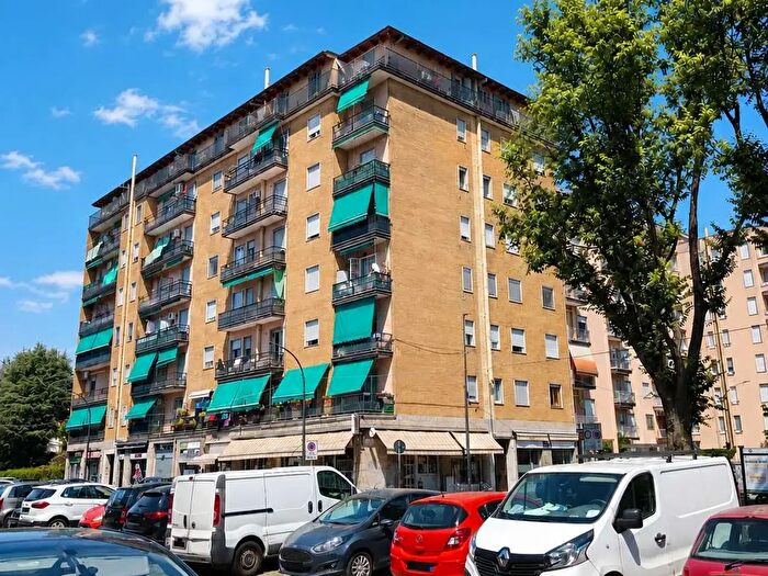 Appartamento trilocale in vendita in Via Maroncelli, Cologno Monzese