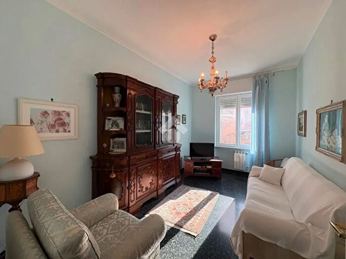 Appartamento trilocale in vendita in Via Elsa, Genova