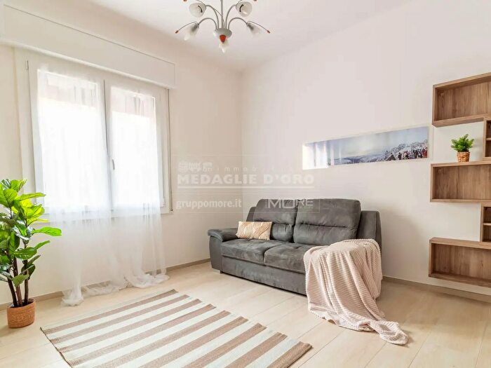 Appartamento quadrilocale in vendita in Caduti in Guerra, Modena