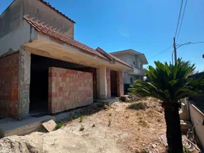Casa quadrilocale in vendita in Via Pasquale Salibra, Siracusa