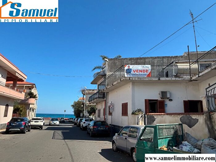 Casa quadrilocale in vendita in Via Simone Grasso, Riposto