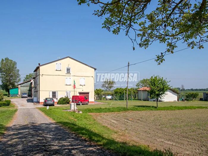 Casa quadrilocale in vendita in Argine di Confine Luia, Bondeno
