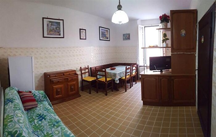 Appartamento trilocale in affitto in Via Giacomelli, Follonica