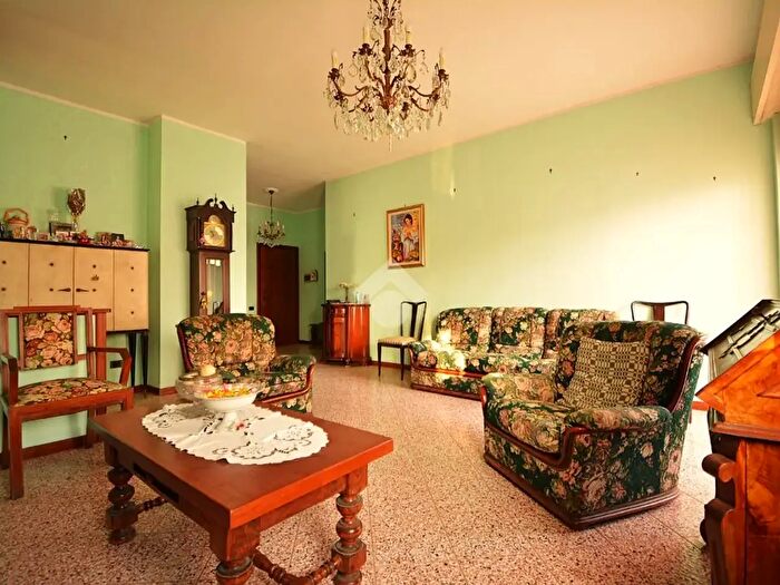 Appartamento quadrilocale in vendita in Via a Gramsci, Burago Di Molgora