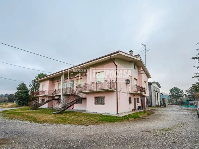 Casa con 8 locali in vendita in Via Imperiale, Argenta