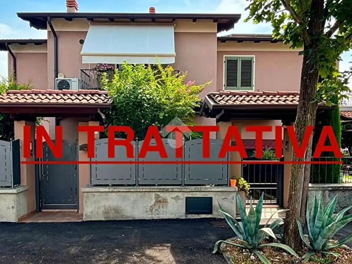 Appartamento trilocale in vendita in Via XXV Aprile, Rodengo Saiano