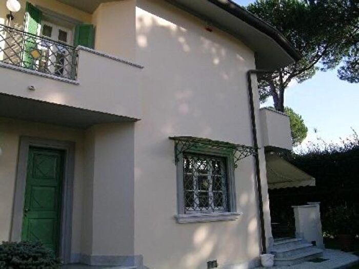 Casa con 5 locali in affitto in Via Piave, Forte Dei Marmi