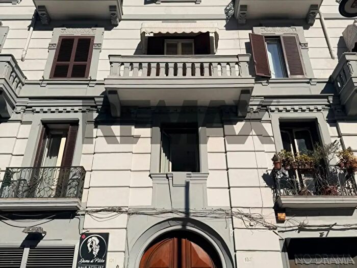 Appartamento quadrilocale in vendita in Via Santa Lucia, Napoli