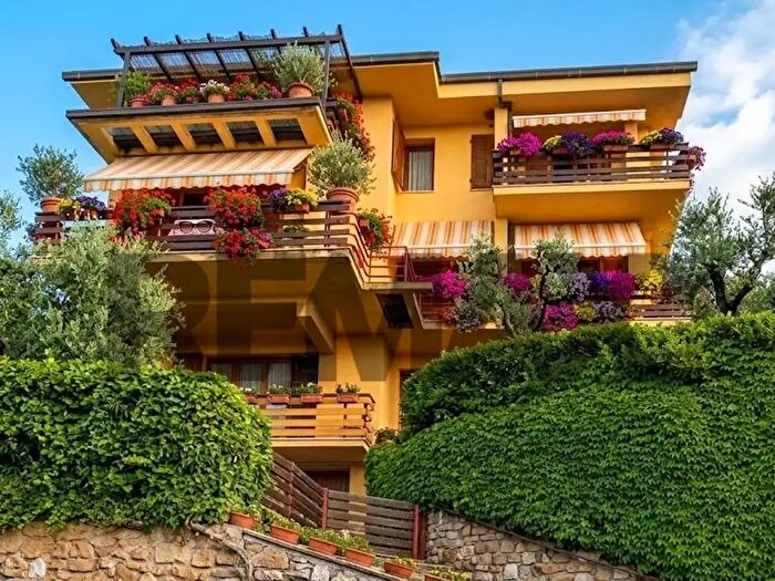 Casa con 15 locali in vendita in Via Ungaretti, Monsummano Terme