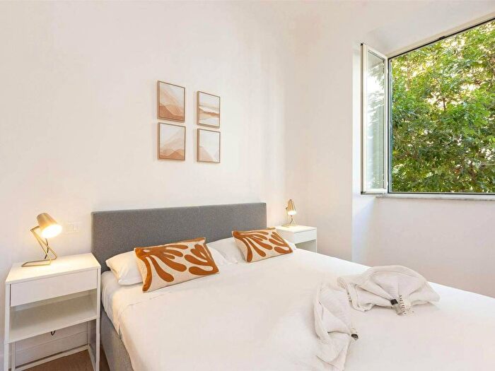 Appartamento trilocale in affitto in Via Faleria, Re di Roma, Roma