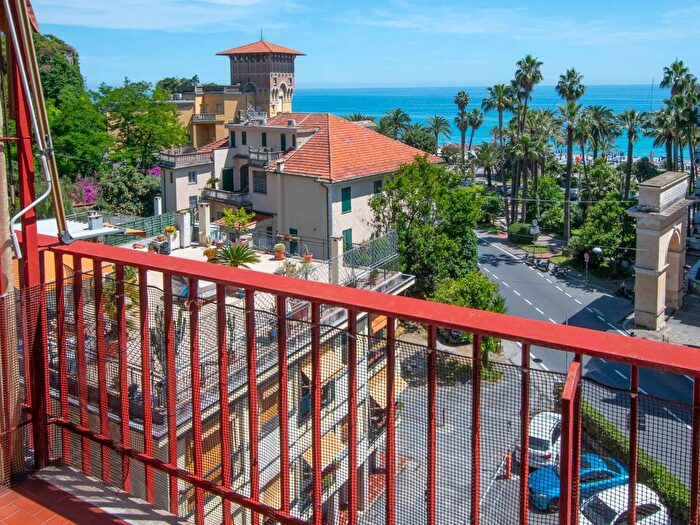 Appartamento trilocale in affitto in Via Torino, Centro, Finale Ligure