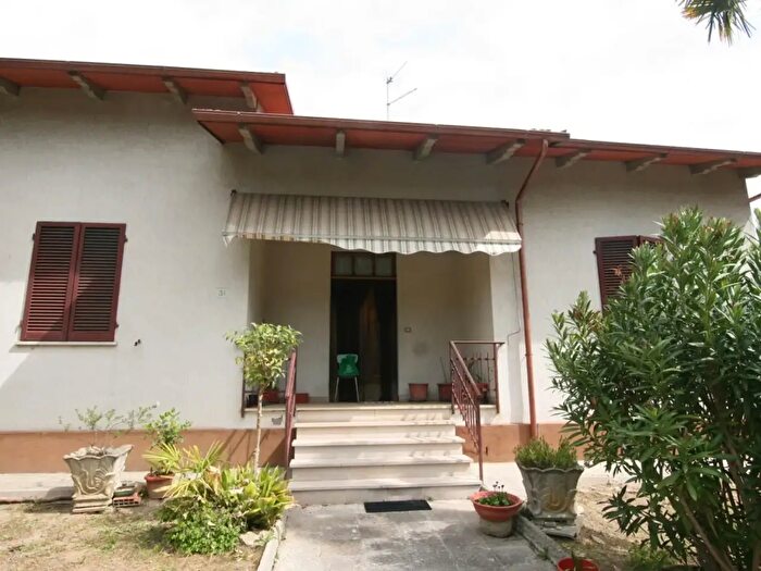Casa bilocale in vendita in Foiano Della Chiana