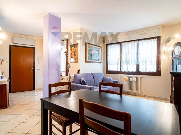 Appartamento trilocale in vendita in Stradello Falstaff, Parma