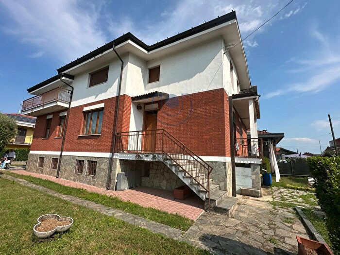 Casa con 13 locali in vendita in Via San Giovanni Bosco, Caselle Torinese