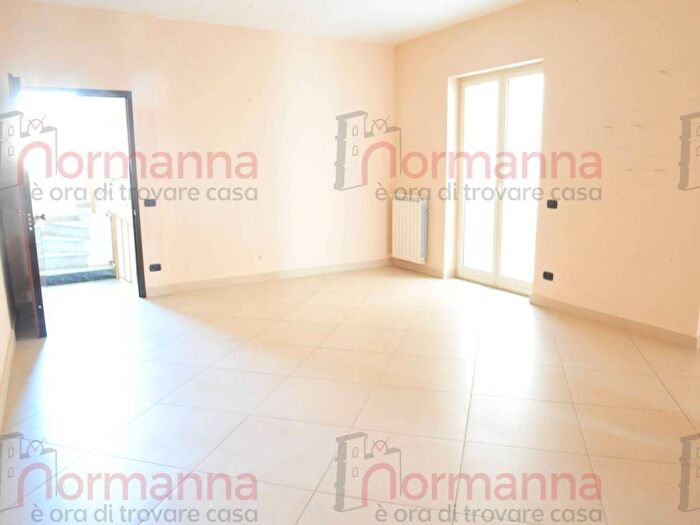 Appartamento trilocale in affitto in Via Obbligatoria Umberto I, Aversa