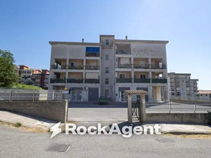 Appartamento quadrilocale in vendita in Via Monsignor Armando Fares, Catanzaro