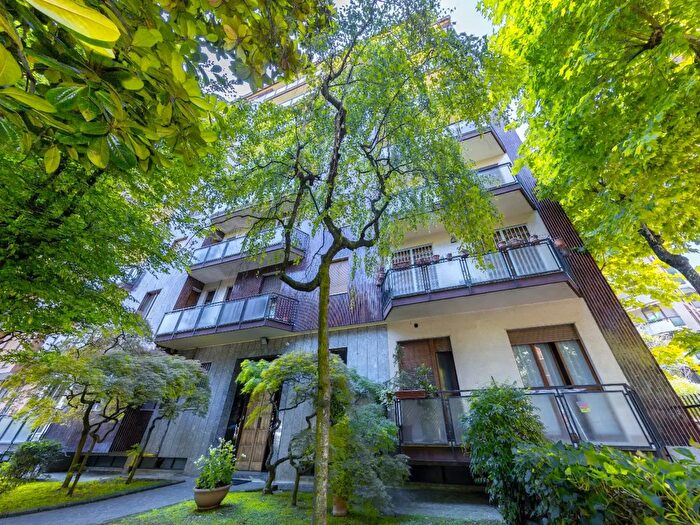 Appartamento trilocale in vendita in Via Crimea, Milano