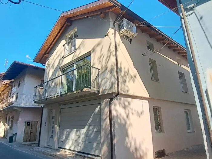 Casa trilocale in affitto in Via dAlice, Cavaglia