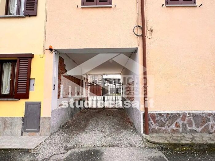 Appartamento trilocale in vendita in Via Santa Maria, Villanterio