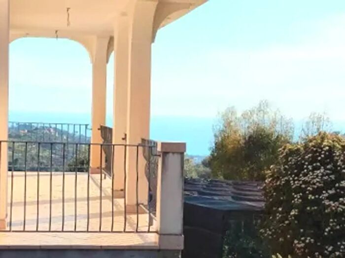 Casa con 6 locali in vendita in Strada Madonna del Carmine, Vallebona