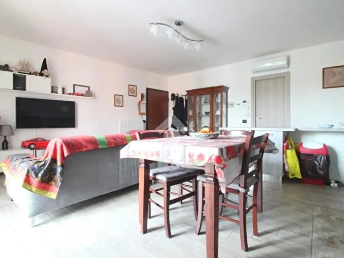 Appartamento quadrilocale in vendita in Viale Certosa, San Genesio Ed Uniti