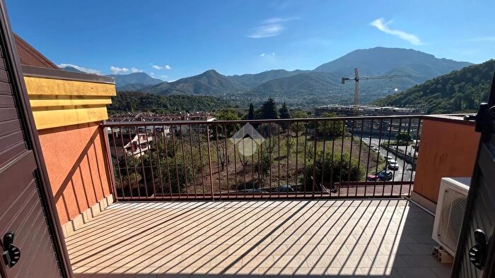 Appartamento con 5 locali in vendita in Via Vigna, Baronissi