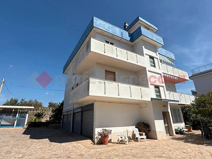 Appartamento trilocale in vendita in Via Luogovivo, Leporano